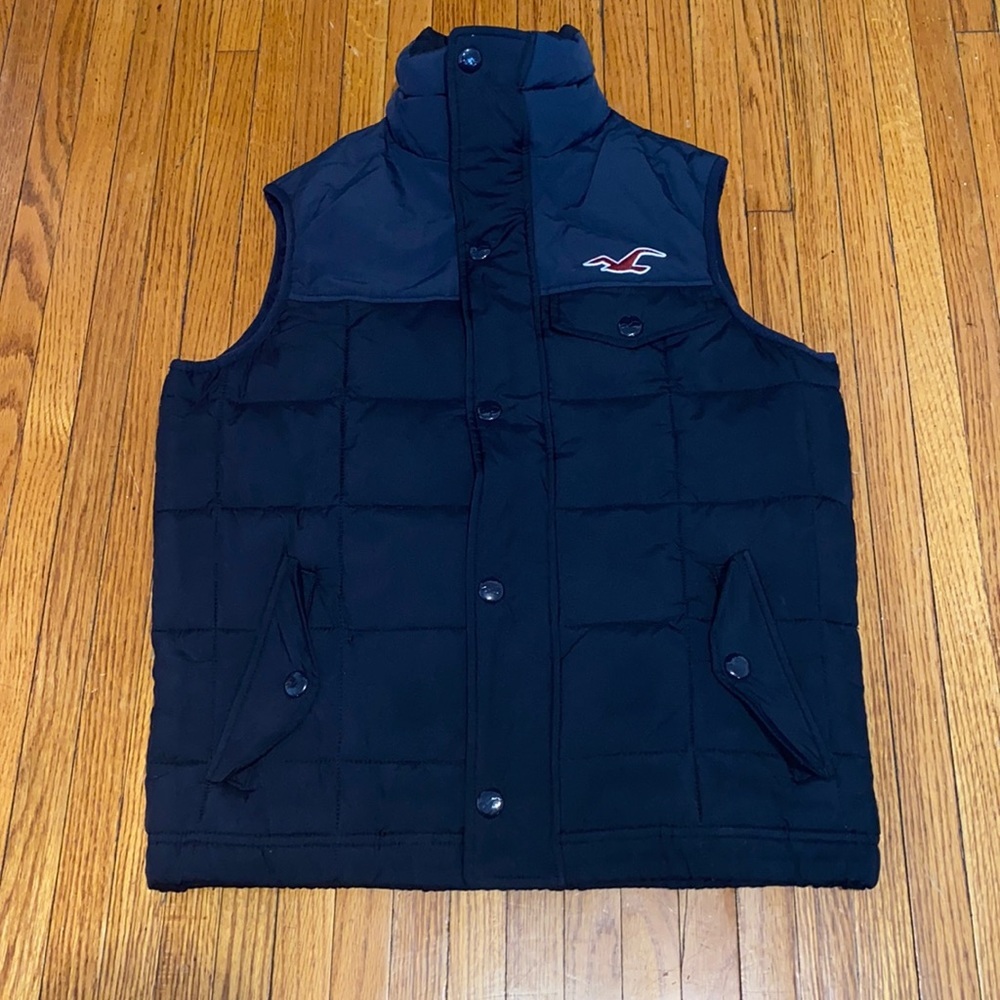Hollister Men’s Puffy Navy Vest Size Small